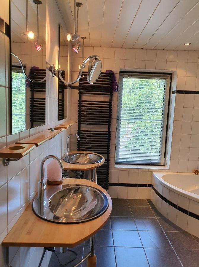 Bed and Breakfast De Vliegende Vlinder à Nederweert Extérieur photo